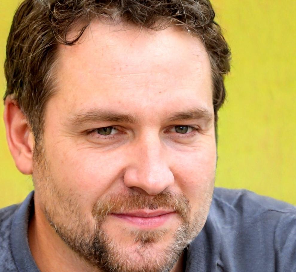 Учасник семінару з кулінарії демонструє практичні навички